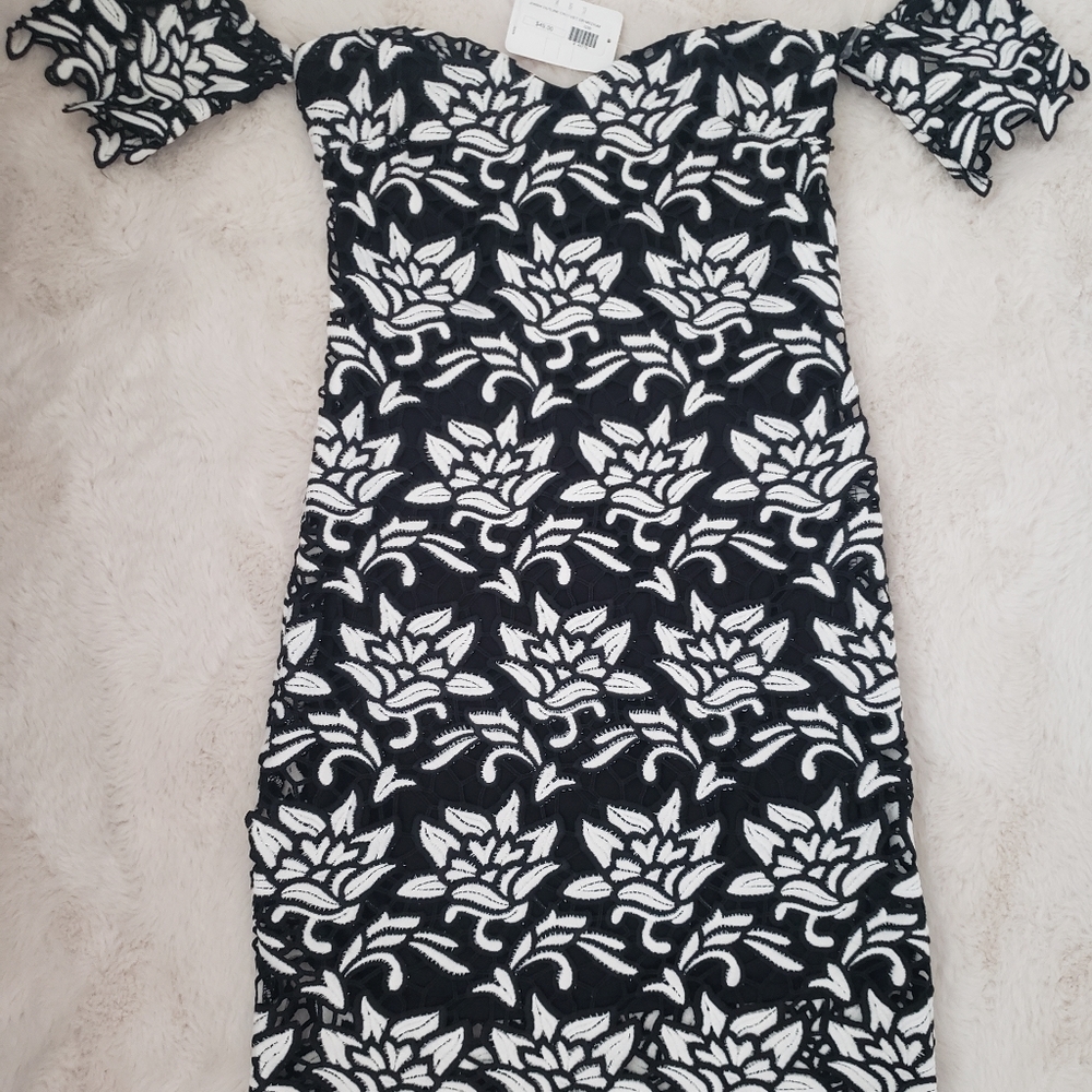 Dainty Hooligan Dress Size Medium Black & White